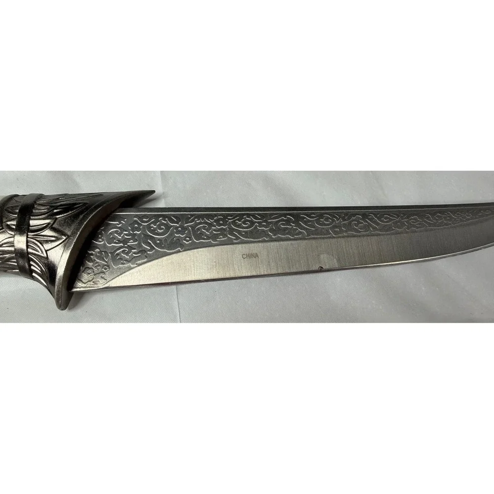Wolf Pack Decorative Collector Knife with Wolf Head Pommel & Winter Scene Sheath